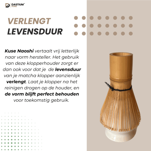 Witte keramieken klopperhouder verlengt levensduur van je matcha klopper door correcte droging en vormbehoud