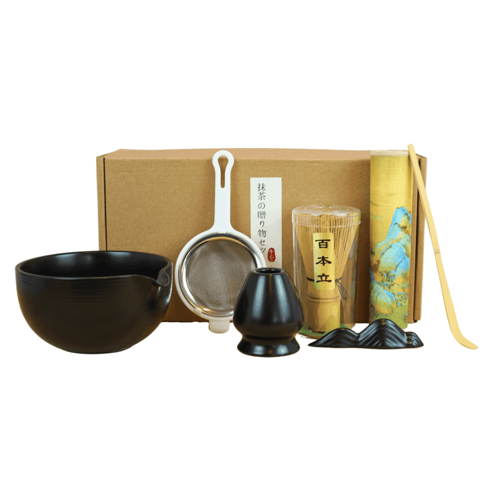 7-delige zwarte matcha set met chawan, chashaku, chasen, zeef, houder, serveermatje en lepelhouder in cadeauverpakking