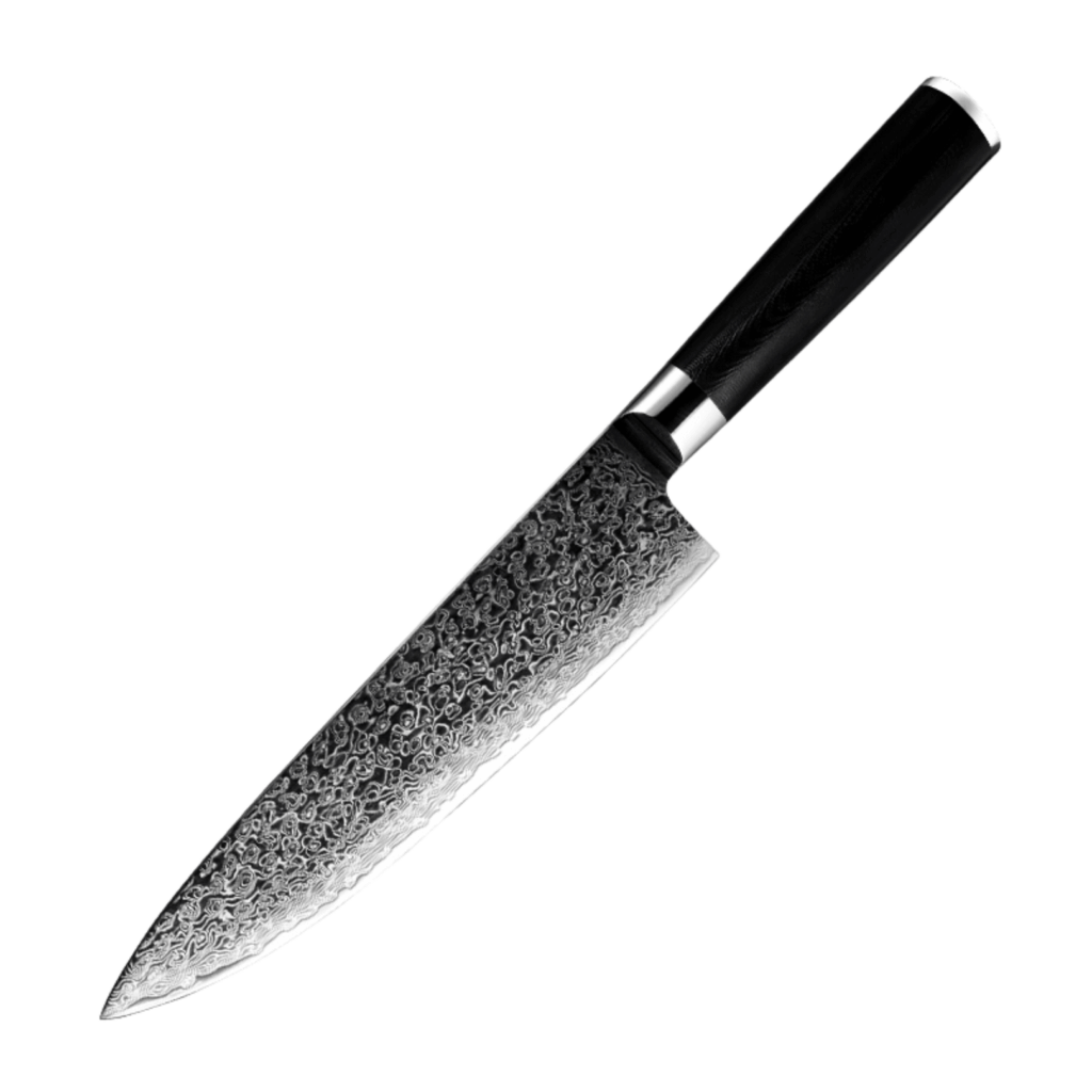 Omschrijving: Close-up van het Dastium Home 67-laags Damascus koksmes met een zwart ergonomisch handvat, liggend op een witte achtergrond. Het lemmet toont het kenmerkende golfpatroon van echt Damascusstaal.