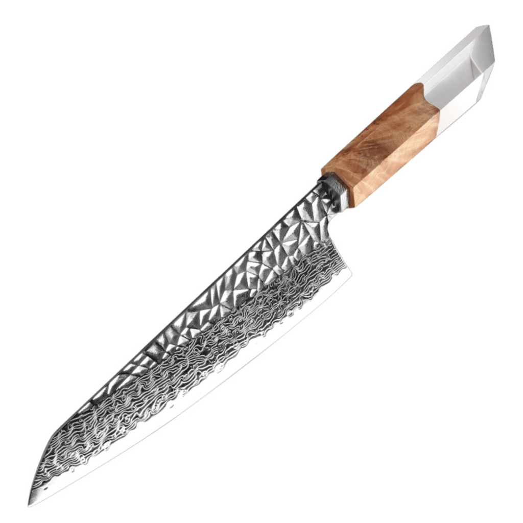 Close-up van het Damascus Gyuto mes met gelaagd Damascusstaal en licht houten handvat, perfect voor precisiewerk in de keuken.