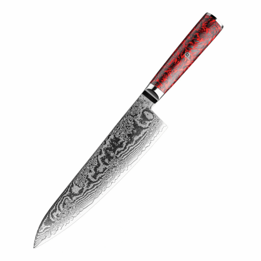 Close-up van het Damascus Gyuto mes met gelaagd Damascusstaal en een rood houten handvat, perfect uitgebalanceerd voor professioneel gebruik.