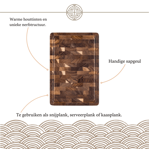 Detailfoto van de grote snijplank met sapgroef, gemaakt van duurzaam acaciahout. De grove voorkomt dat sappen van vlees of fruit op het werkblad terechtkomen.